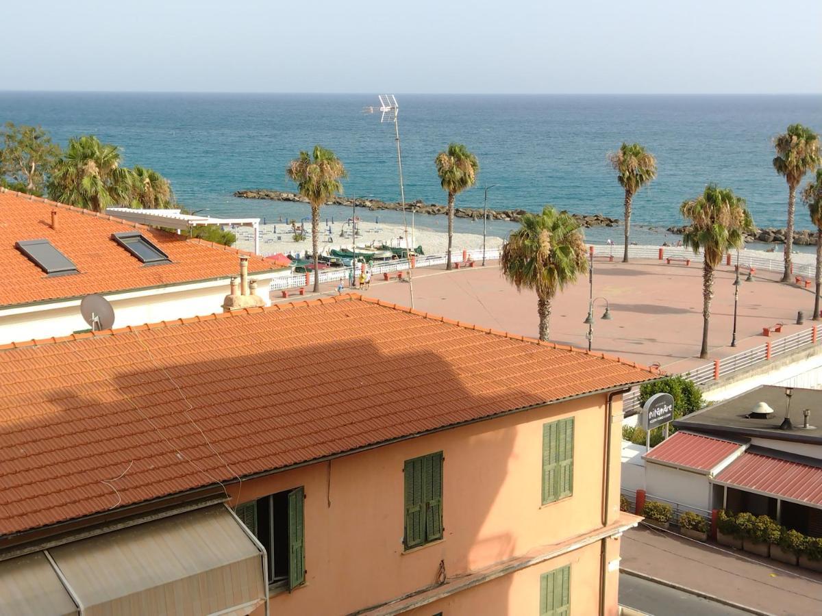 Casa Fronte Mare Apartment Ventimiglia Bagian luar foto